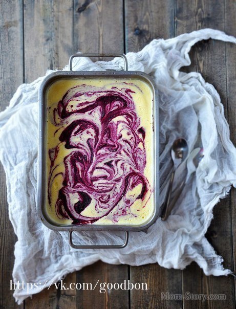 Домашнее мороженое с черной смородиной. 