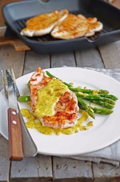 Курица в горчичном соусе со спаржей 