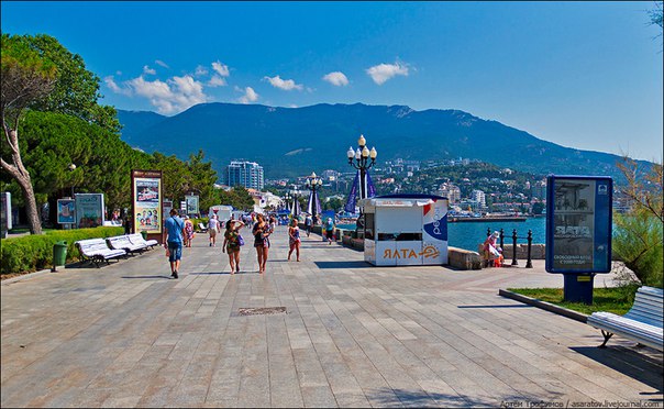 В Ялте угрожают расправой сторонникам возвращения Крыма в состав РФ В Ялте угрожают расправой сторонникам возвращения Крыма в состав РФ