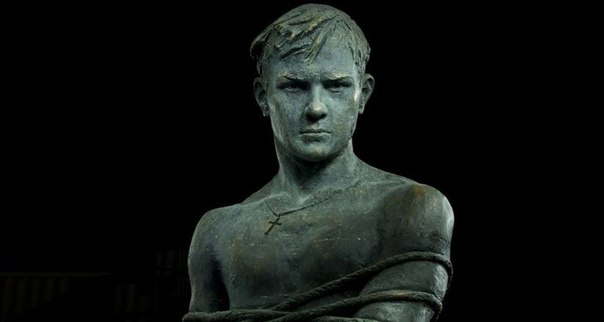 23 мая 1996 подвиг 19-летнего Евгения Родионова. Казнен в плену чеченскими боевиками за то, что отказался снять крест