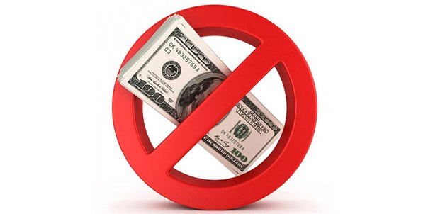 Деньги есть, но людям их не дают