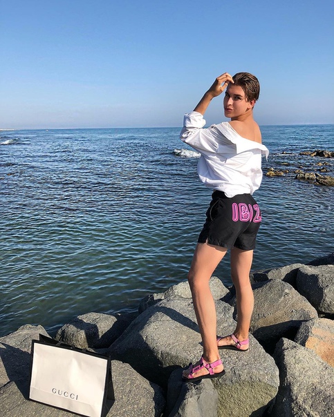 Открытый гей, видеоблогер, Влад Мирос, продолжает делиться снимками с отдыха!