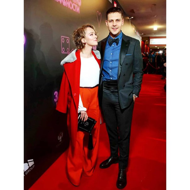 Аглая Тарасова и Милош Бикович официально сообщили о своем расставании. После полутора лет совместной жизни актеры решили сделать ставку на карьеру и разошлись из-за того, что все время стало уходить на работу. 