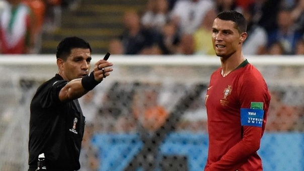 Видеоарбитр предлагал удалить Роналду. Судья не стал это делать