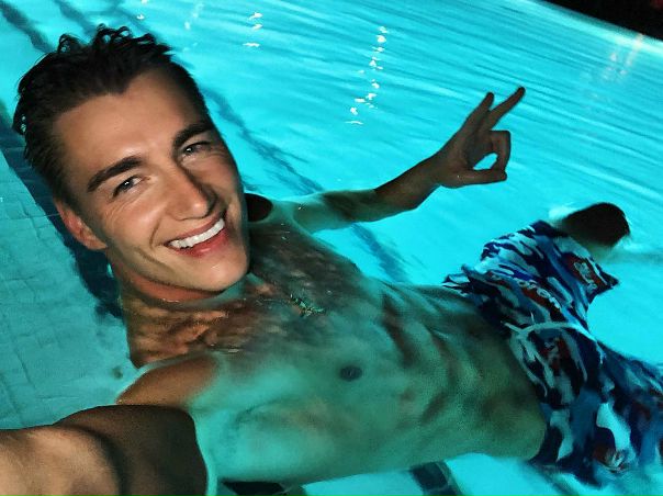 Алексей Воробьев похвастался сексуальным торсом! 