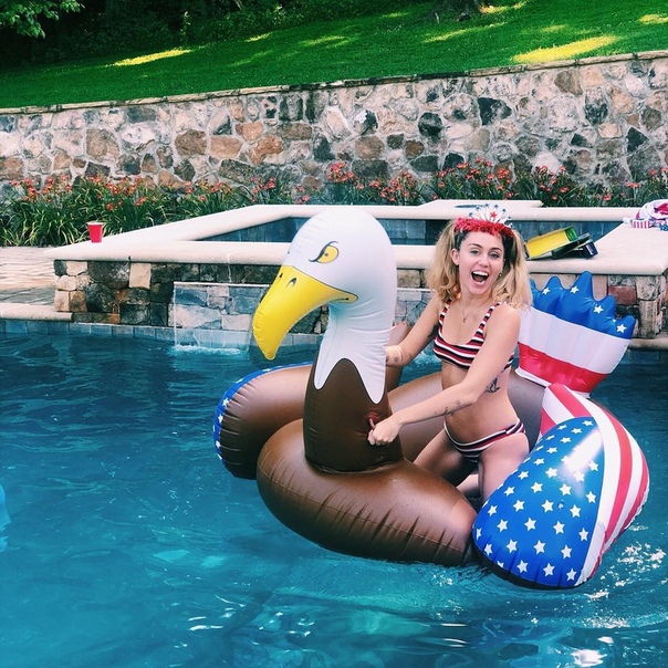 Майли Сайрус заявила, что самые лучшие жены... бывшие проститутки!