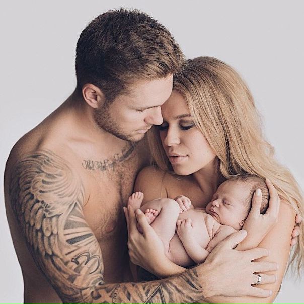 Влад Соколовский и Рита Дакота с дочкой Мией 