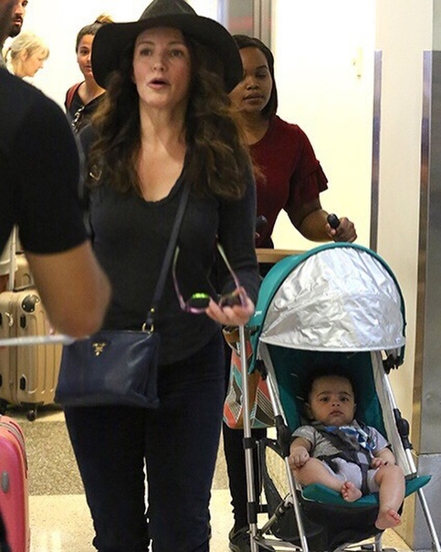 Кристин Дэвис впервые показала приемного сына. 
