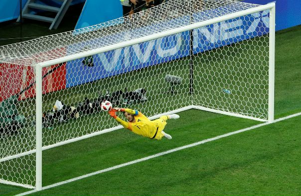 Ллорис сегодня не скучает 