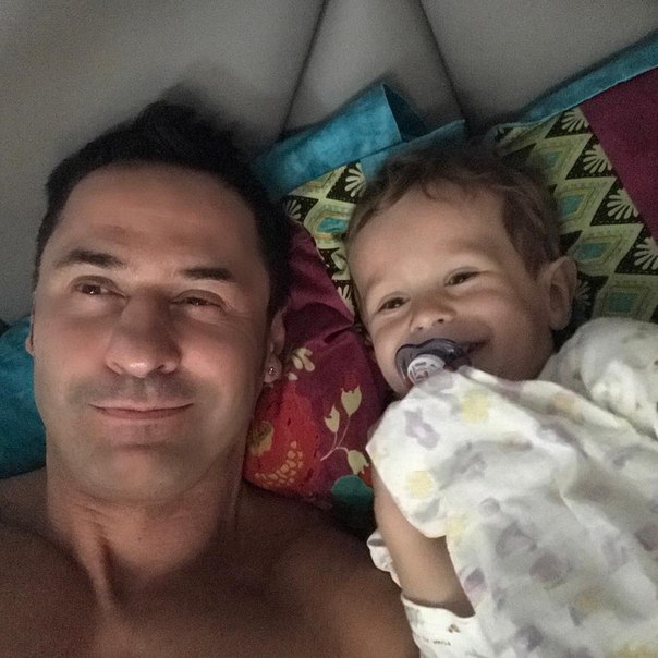 Стас Костюшкин поделился постельным снимком!