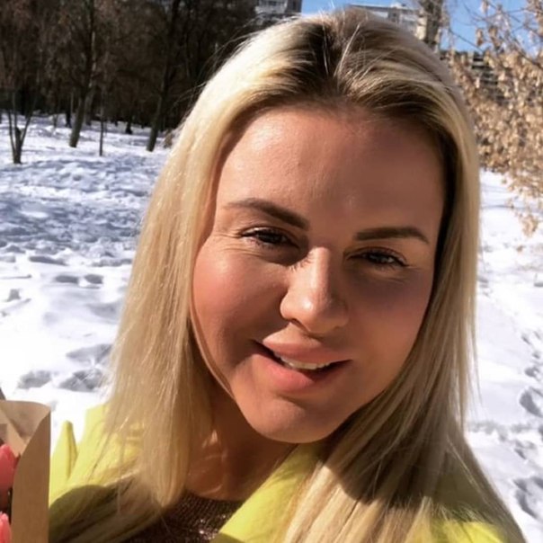 Анна Семенович без фотошопа.