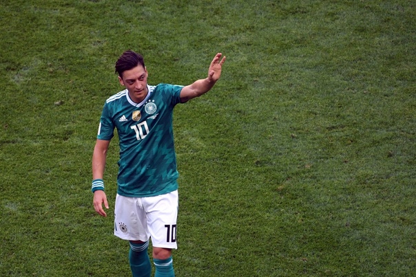  Скандал вокруг Езила разгорается все сильнее