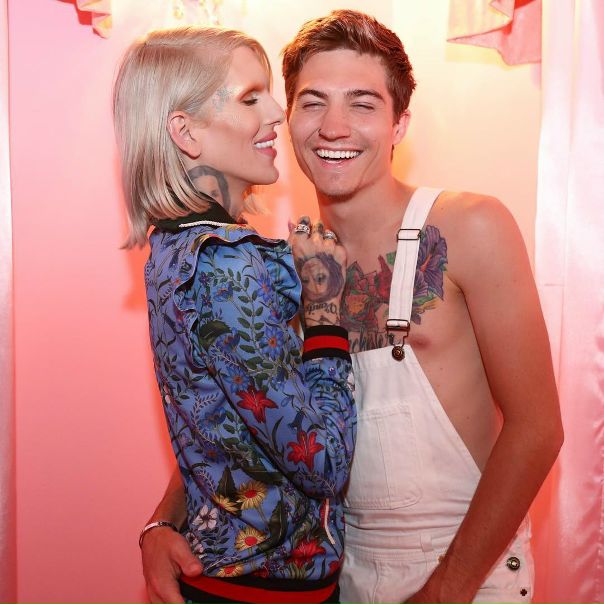 Джеффри Стар поделился романтическим снимком со своим возлюбленным! 