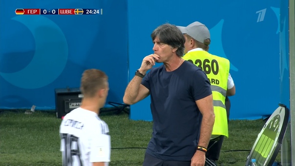 Йоахим Лев ел козявки во время матча #ЧМ2018 со Швецией