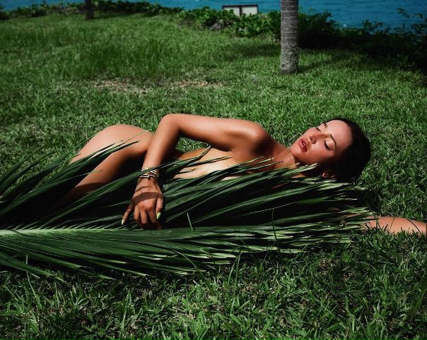 Ольга Бузова устроила эротическую фотосессию на Сейшелах!