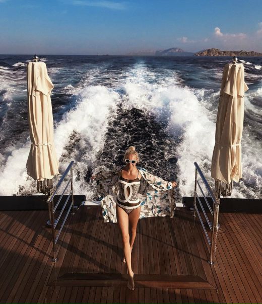 Яна Рудковская купила купальник за 300 тысяч рублей!