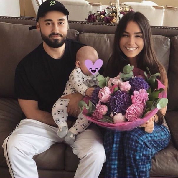 Мот с супругой Марией и сыном Соломоном