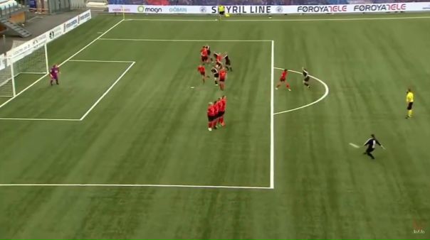 Сумасшедший гол со штрафного в женском Кубке Фарер. Просто посмотрите на вратаря