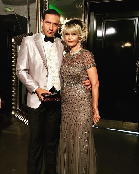 49-летняя Юлия Меньшова показала округлившийся живот! 