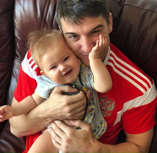 Стас Бондаренко с дочкой 