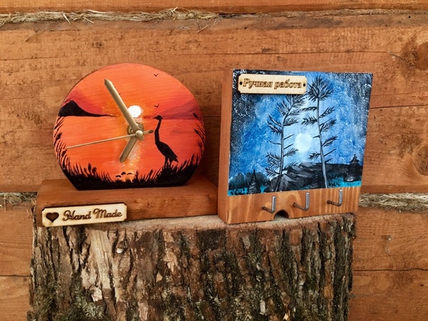 Наша мастерская занимается изготовлением настенных и настольных часов, а так же ключницами. 