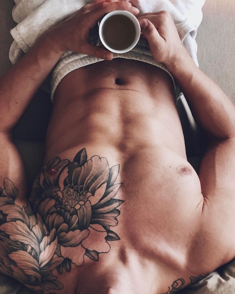 Алекс Малиновский похвастался сексуальным торсом! 