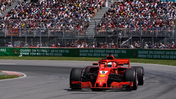 Столкновение уже на первом круге, Феттель сохраняет лидерство. Следим 