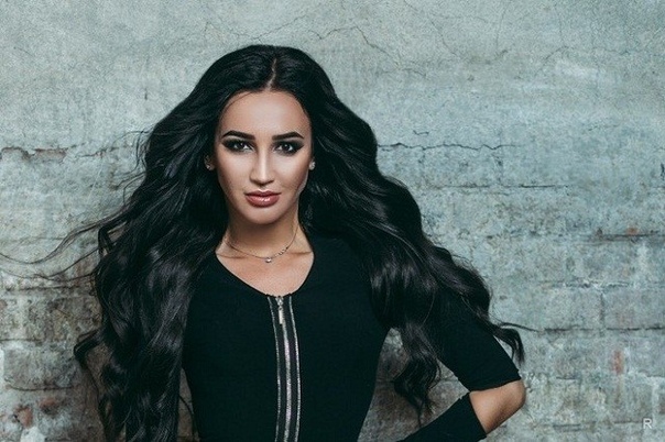 Бузова едва не разбила Кубок Стэнли на глазах у Овечкина 