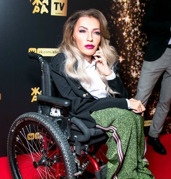 Елена Малышева заявила, что Юлия Самойлова вообще не должна петь!