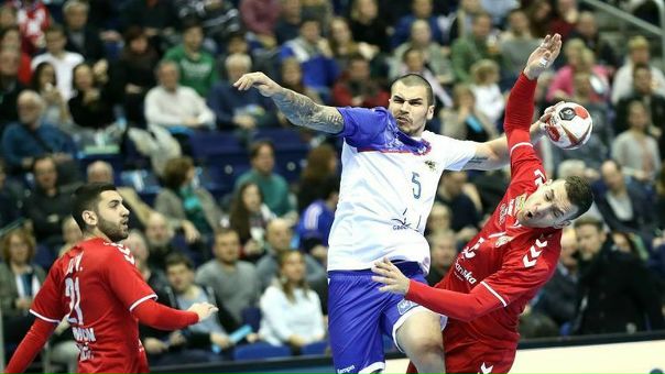 Игра на нервах. Российские гандболисты вырвали ничью в матче с сербами