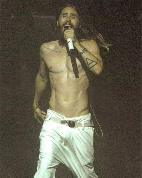 Джаред Лето похвастался сексуальным прессом! 