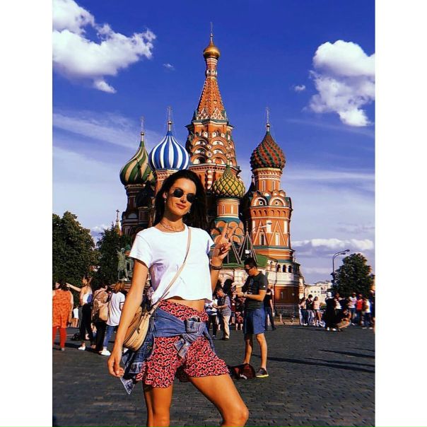 Тем временем на Красную площадь бывших ангелов Victoria’s Secret подвезли :) 