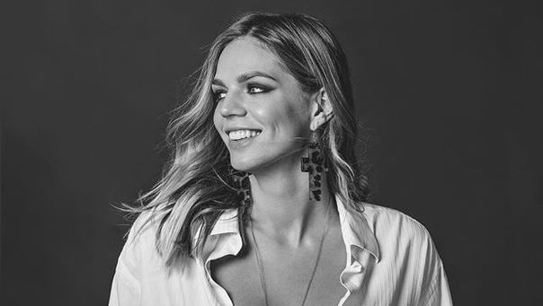 Стильное, но сексуальное фото Ефимовой 