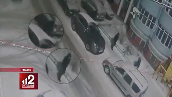  Два футболиста избили и ограбили женщину в Рязани. Видео нападения 