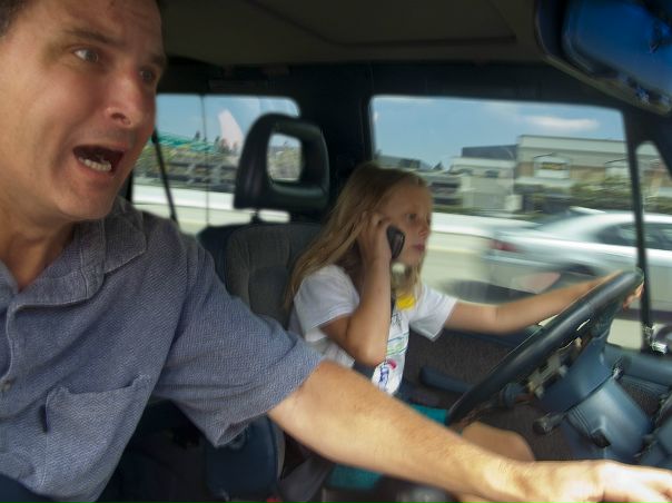 Извини, не могу говорить... Папа орет постоянно 