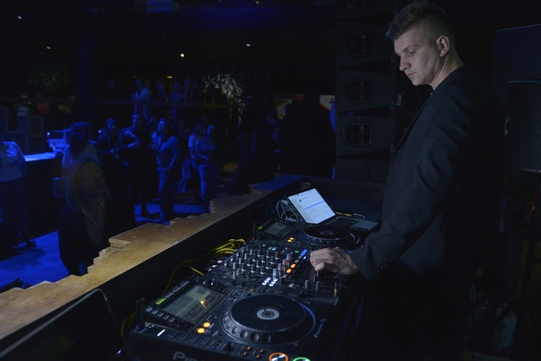 Для гостей вечера выступал резидент клуба WOW, известный диджей Андрей Питкин #автогода2018 #автогода #автомобили #исследование #рейтингиавтогода #рейтинги #autogoda #autogoda2018