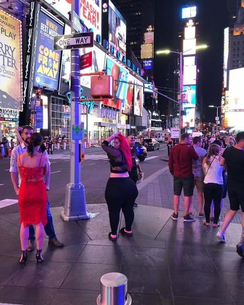 Лове Рандалин на прогулке.