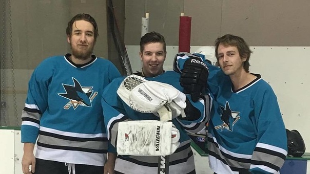 Канадский хоккеист врезался головой в борт и умер. Ужасающая история из-за океана