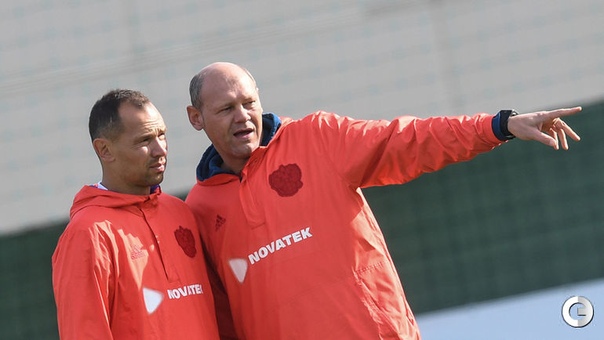  Игнашевич уже руководит. Крутые кадры тренировки сборной России 