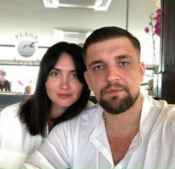 Репер Баста с супругой 