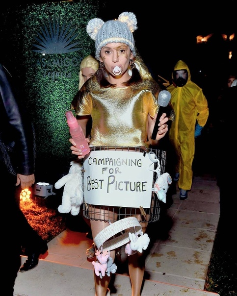 Нина Добрев на Хэллоуин..