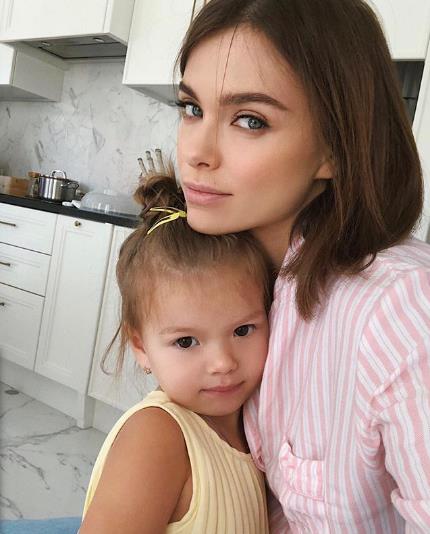 Елена Темникова поделилась снимком со своей дочкой!