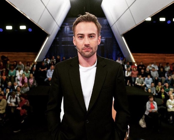 СМИ пишут, что Дмитрий Шепелев сутки провел в неврологическом отделении больницы под присмотром врачей.