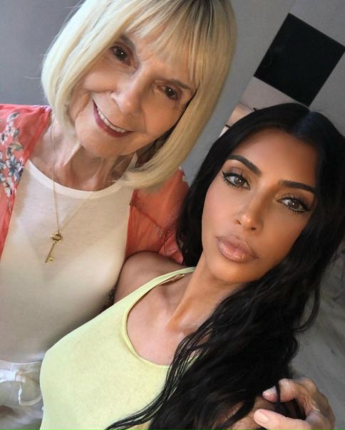 Ким Кардашьян поделилась снимком с бабушкой!