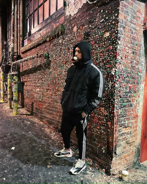 Егор Крид отходит от пафосной одежды.