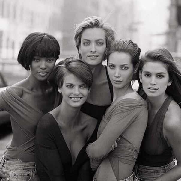 Красотки: Наоми Кэмпбелл, Линда Евангелиста, Татьяна Патиц, Кристи Тарлингтон и Синди Кроуфорд. Великобритания, 1990 г.