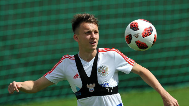 Полузащитник - о новом клубе и вызове в сборную 