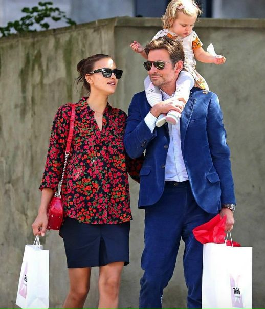 Папарацци сфотографировали Ирину Шейк на прогулке с дочкой и мужем! 