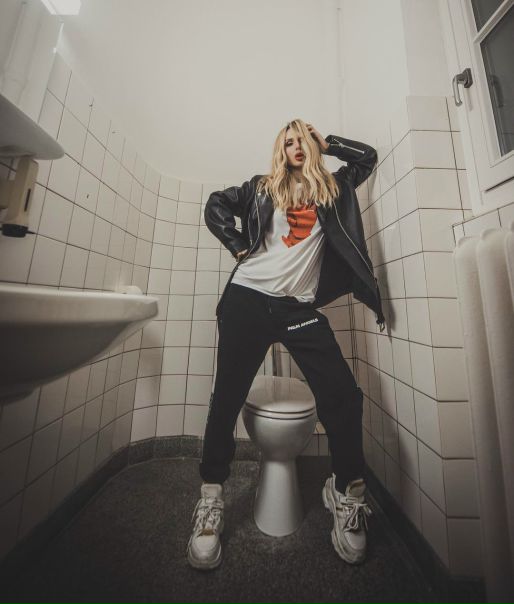 Светлана Лобода сделала фото в туалете!