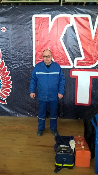 Уважаемые участники группы. От лица администрации хочу написать , вернее рассказать о той беде , которая случилась с создателем нашей группы . Вы все его прекрасно знаете. Этот тот человек , который вот уже много лет объединял наше Содружество Скорой помощи. Сам лично оказывал и моральную и материальную помощь. Сейчас ОСТАЛСЯ БЕЗ РАБОТЫ , БЕЗ СРЕДСТВ И ЭЛЕМЕНТАРНОЙ ЗАБОТЫ. Ветеран Боевых действий. Человек , который сам проводил сотни реанимаций. Человек , воспитавший не одно поколение фельдшеров и врачей. Вот уже много лет на Нижегородской подстанции скорой медицинской помощи по Нижнему Новгороду трудился врач линейной бригады, , ветеран Чеченской войны Андрей Львович Щембелев. Такой разный - нервный и жизнерадостный, остроумный и рассудительный, лояльный и жесткий, прямолинейный и тактичный, балагур и пример для подражания – всегда стоял на страже здоровья нижегородцев! В определенном кругу, а именно в медицинской сфере, Андрея Львовича знают очень многие, но не только, как практикующего доктора, а как создателя и главного администратора «Союза 03» в социальной сети ВКонтакте. В одной группе он смог собрать медиков со всех частей света, найти общие интересы и подружить представителей разных народов. Но.... Подорвал своё здоровье. Учитывая его взрывной характер на скорой от него отвернулись. Были вылиты тонны грязи , клеветы . откровенных насмешек. Многие же помнят как они сами обращались к нему и никогда не было отказа. Андрея сейчас многие видят. Как он со слезакми идёт и хромает с палочкой. Многие руководители дают понять , что больной он нам не нужен. Многие не хотят с ним работать в одной бригаде . Смеются когда он задыхается и даже носки переодеть не может. Так что  Будем думать только о себе  Да кто он нам  Пусть сам крутиться. Но бывших Сотрудников не бывает. 